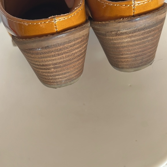 Kelsi Dagger mustard gold suede mules booties Women’s Sz 8.5 - Picture 7 of 9